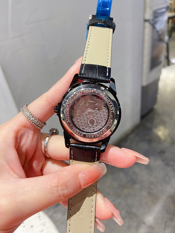 ブランド時計背面デザイン